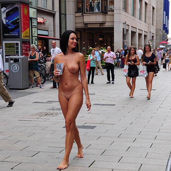 Puplic nude in Nude Public