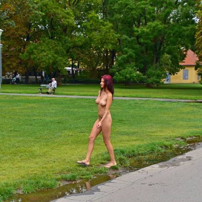 Nude In Public Movie 127 – Bild 12